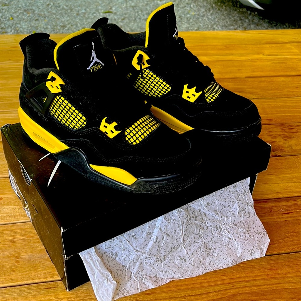 Jordan thunder 4 retro $250 OBO